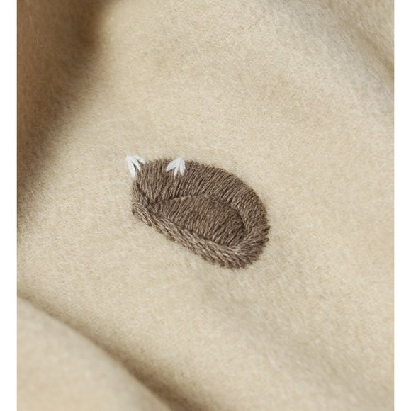 Edelweiss embroidered playing cat cashmere scarf - Picture 12 of 12